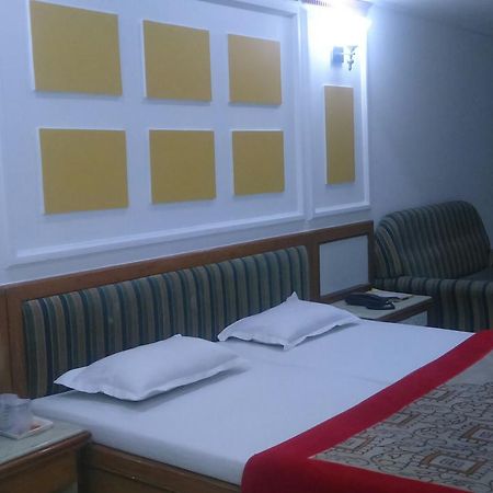 Hotel Unnati Ahmedabad Eksteriør billede