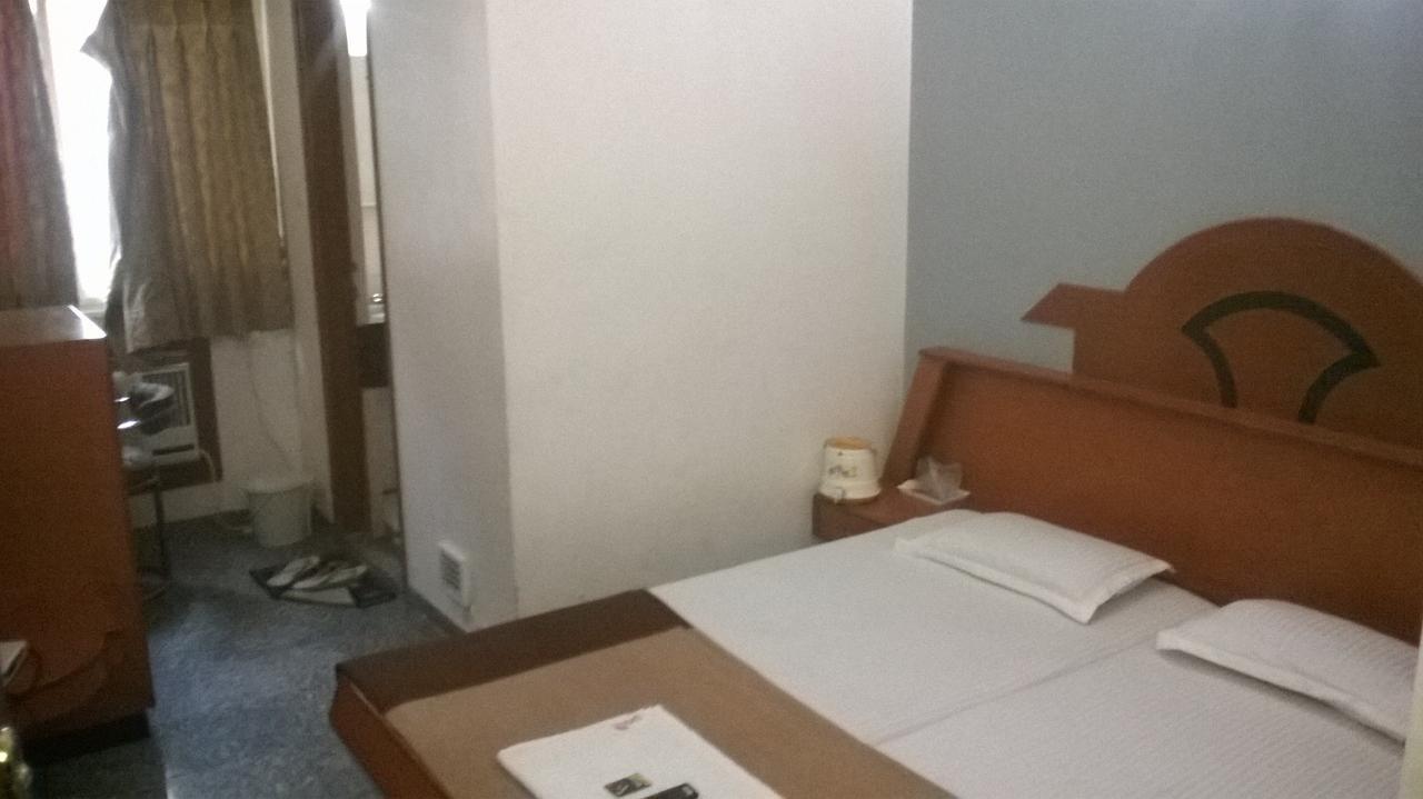 Hotel Unnati Ahmedabad Eksteriør billede