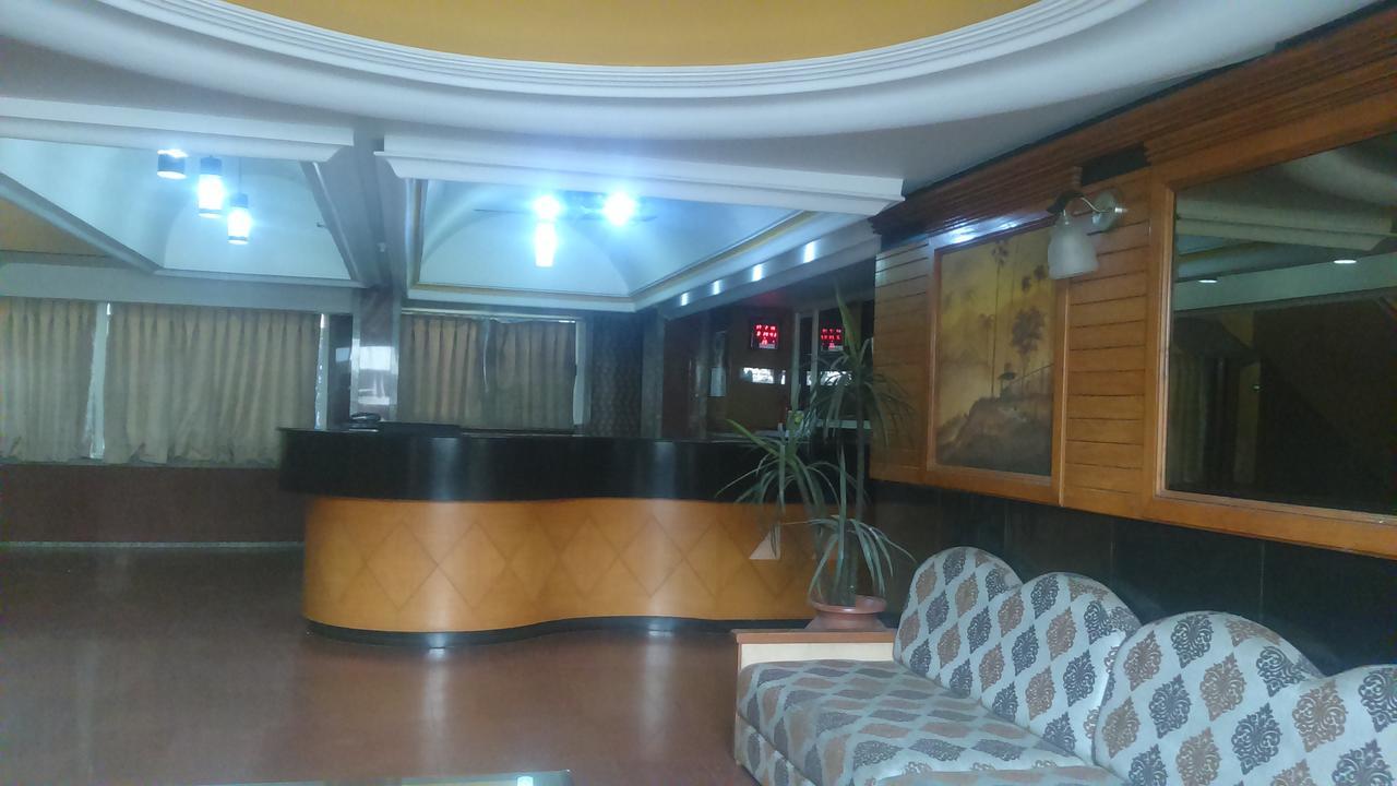Hotel Unnati Ahmedabad Eksteriør billede