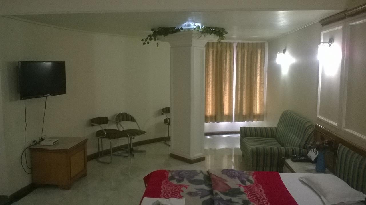Hotel Unnati Ahmedabad Eksteriør billede